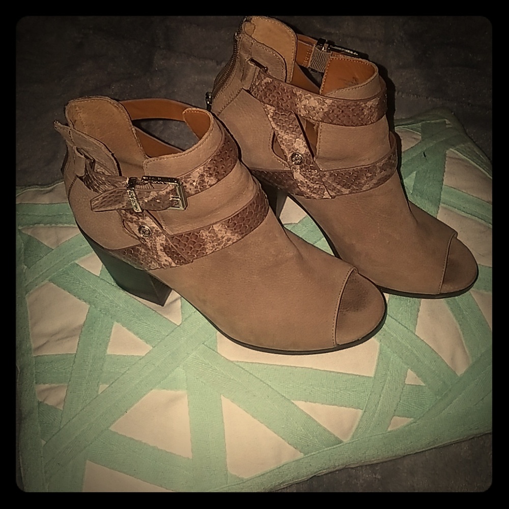 Heel booties